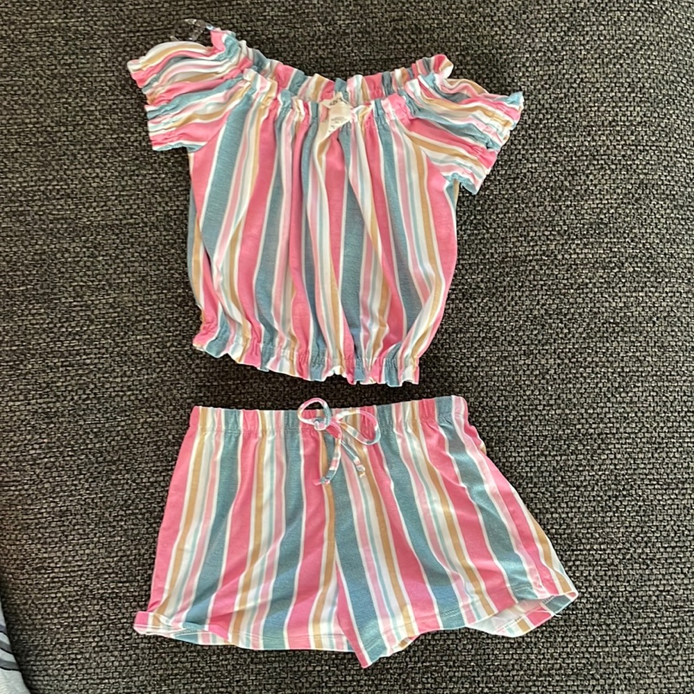 ShoSho matching outfit, Girls size 7/8. Shorts and top